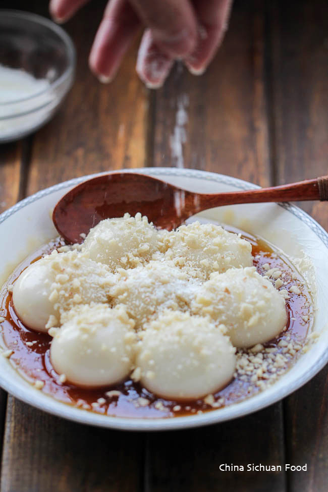 Glutinous Rice Ball with Crushed Peanuts | China Sichuan Food
