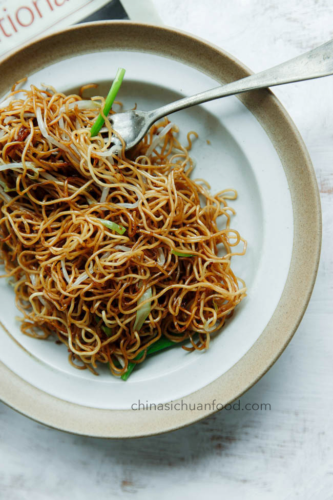 soy sauce fried noodles/Cantonese fried noodles|chinasichuanfood.com