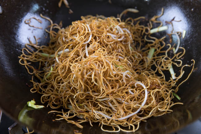 soy sauce fried noodles|chinasichuanfood.com