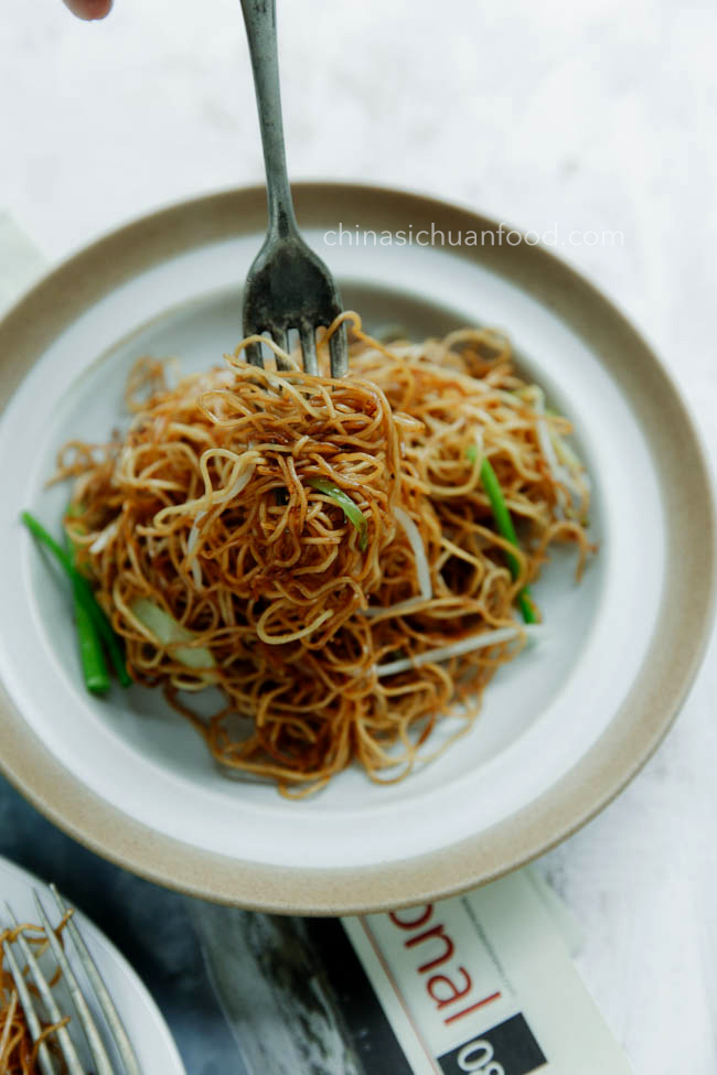 soy sauce fried noodles/Cantonese fried noodles|chinasichuanfood.com