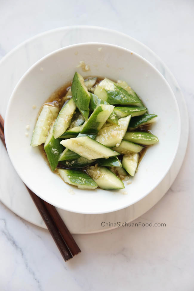 Chinese smashed cucumber salad|chinasichuanfood.com