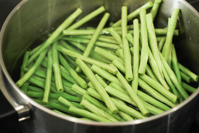 Chinese long beans with sesame paste