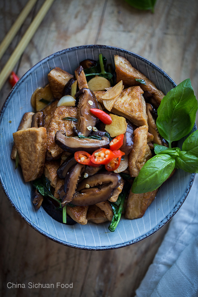 Braised tofu with Chinese mushroom and basil
