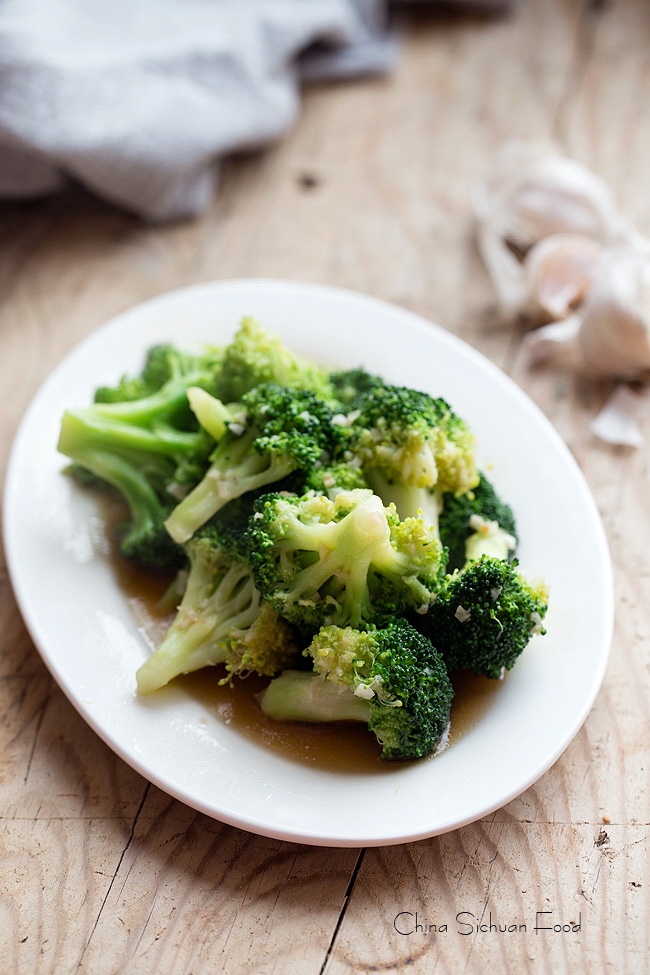 garlic broccoli stir fry | chinasichuanfood.com