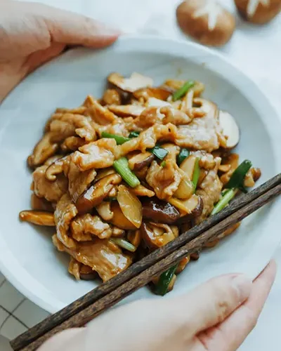 pork and mushroom stir fry|chinasichuanfood.com
