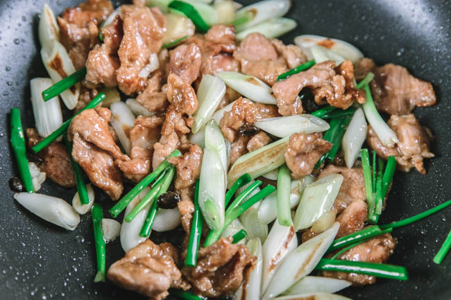 Pork and Chinese scallion stir fry|chinasichuanfood.com