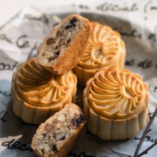 mooncakes with nuts|chhinasichuanfood.com