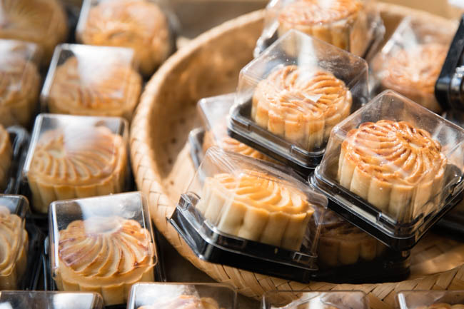 Chinese Mooncakes with Nuts|chinasichuanfood.com
