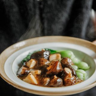 braised mushrooms with bok choy|chinasichuanfood.com