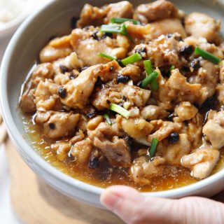 poulet cuit à la vapeur avec sauce aux haricots noirs | chinasichuanfood.com