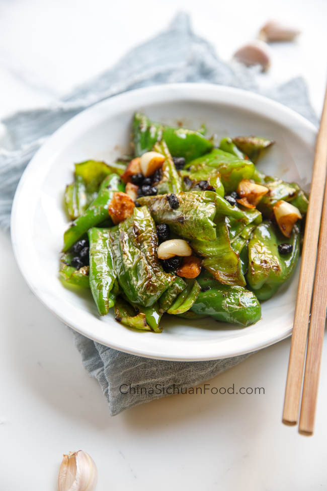 pan-fried peppers with garlic and fermented black beans|chinasichuanfood.com