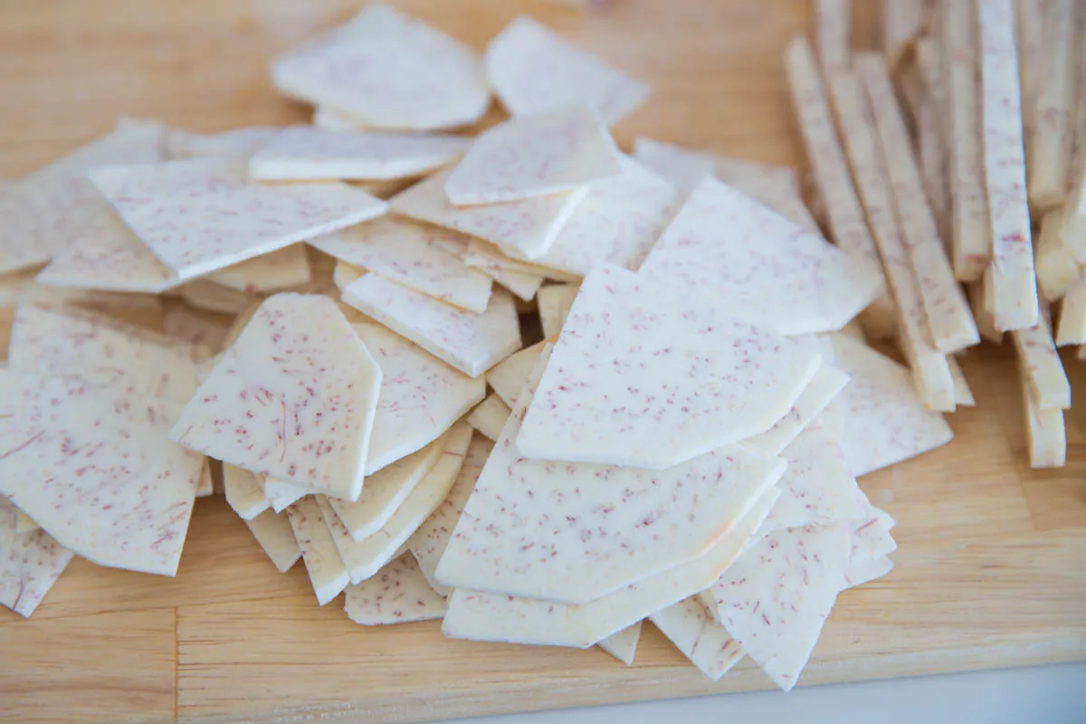 cut taro into thin slices|chinasichuanfood.com