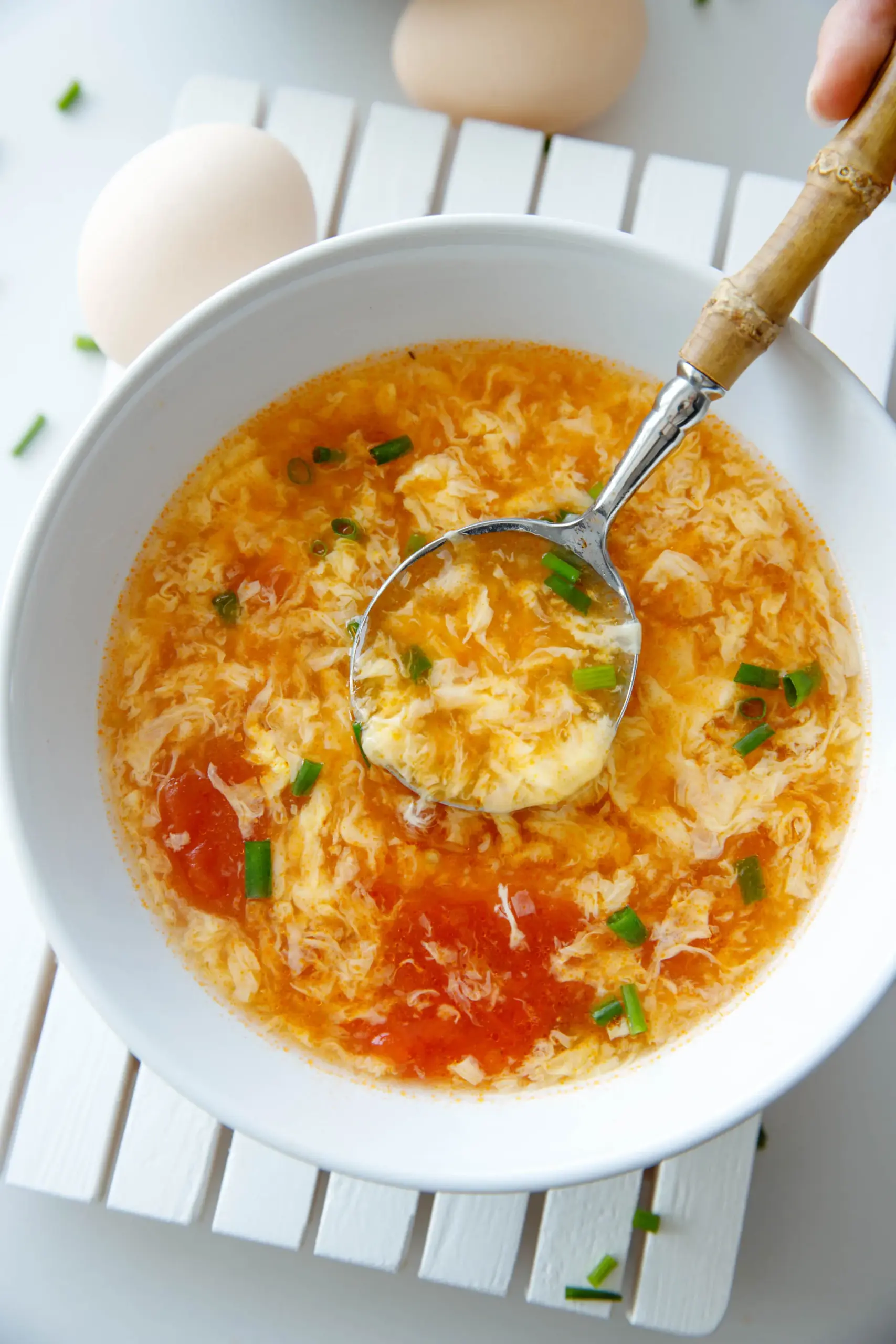 Chinese tomato and egg drop soup|chinasichuanfood.com