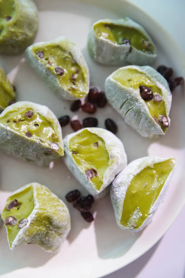 matcha mochi with sweetened red beans|chinasichuanfood.com