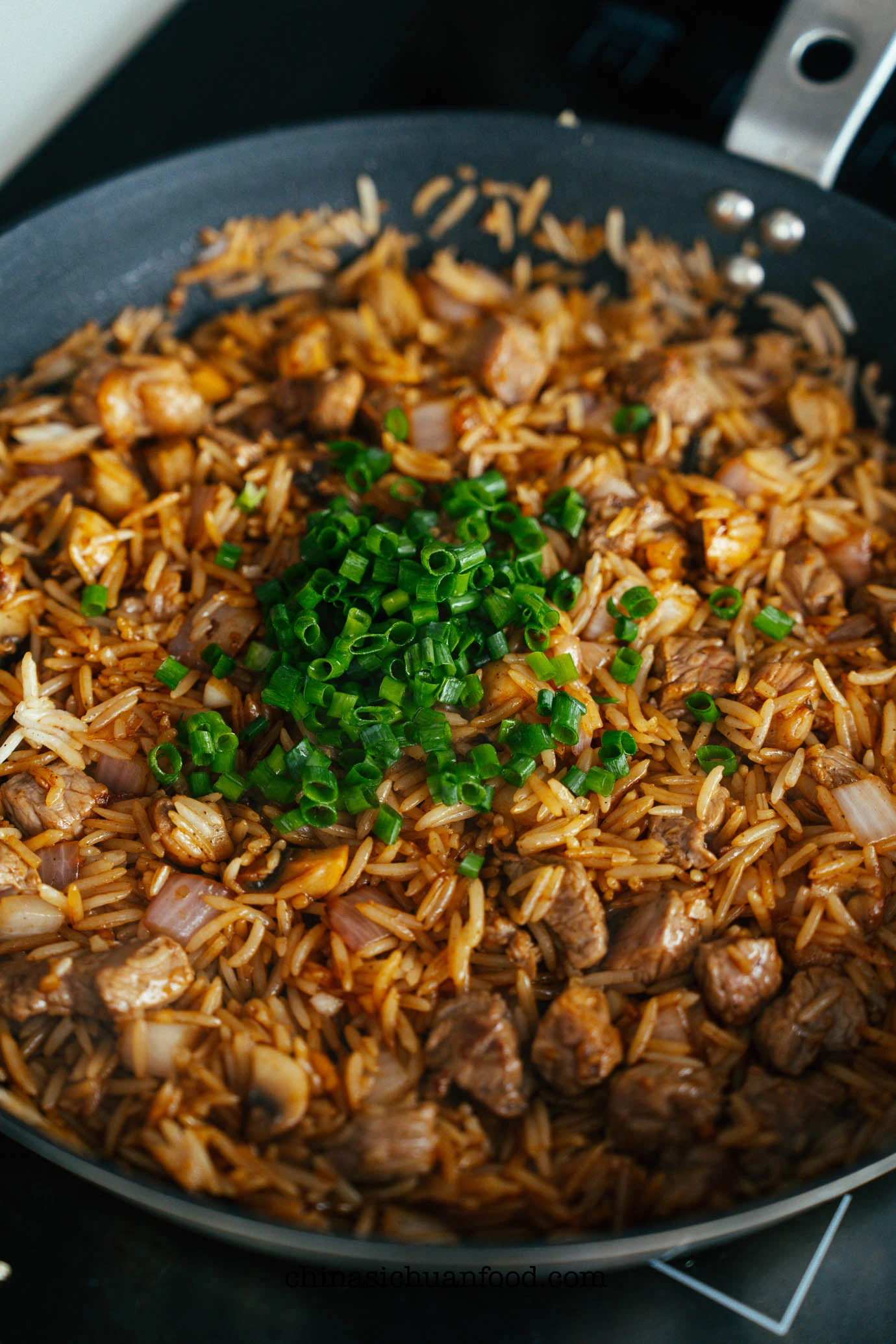 beef and button mushrooms fried rice | chinasichuanfood.com